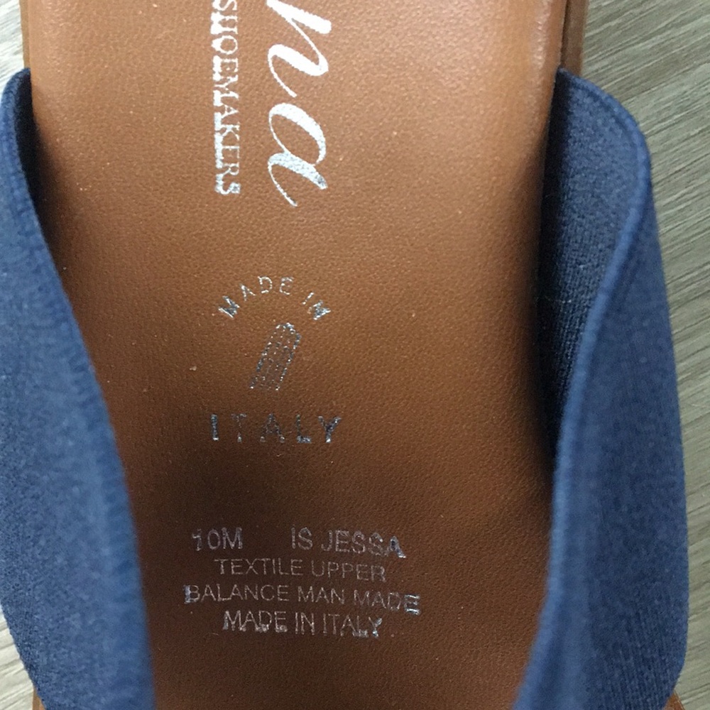 NWOT Italiana heeled sandals - Picture 3 of 6